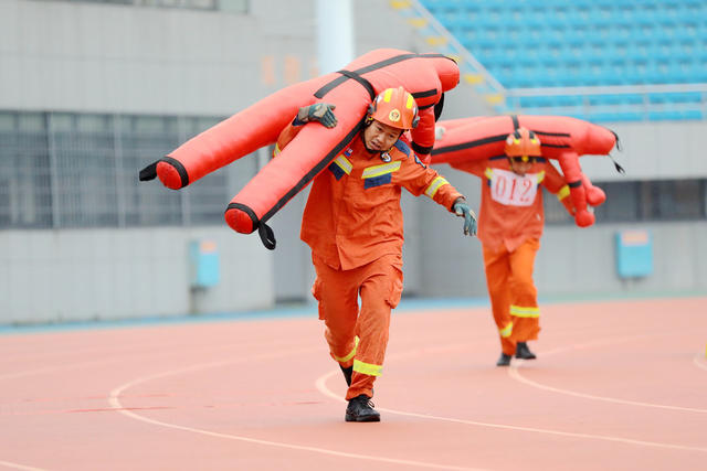 冬训,消防员,模拟假人