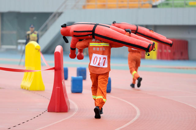 冬训,消防员,模拟假人