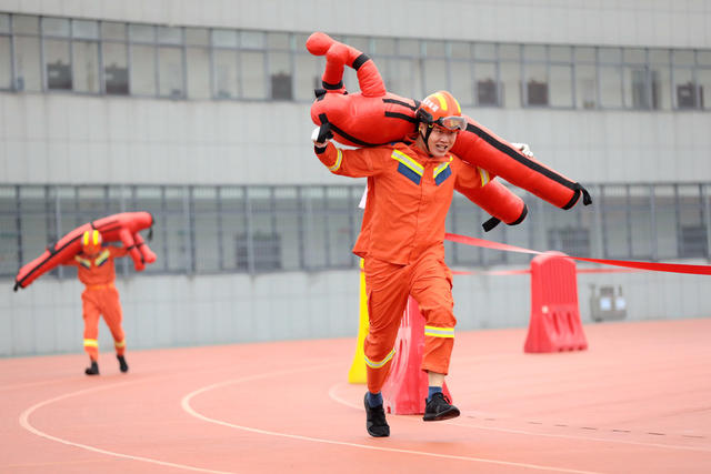 冬训,消防员,模拟假人