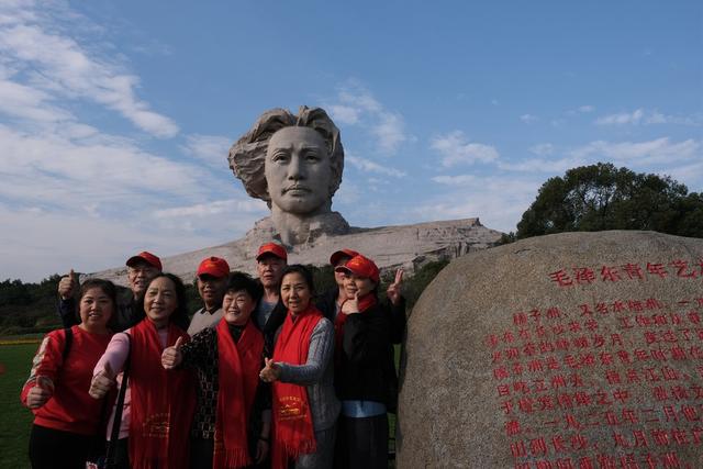 纪念，毛泽东同志，诞辰130周年，橘子洲旅游区，毛泽东青年艺术雕像