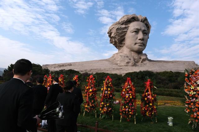 纪念，毛泽东同志，诞辰130周年，橘子洲旅游区，毛泽东青年艺术雕像