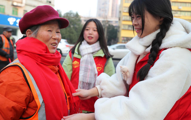 寒冬 环卫工人 志愿者 温暖 御寒