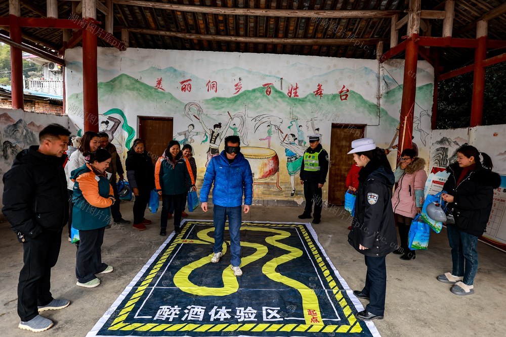 交警 酒驾 交通安全 乡村 模拟体验