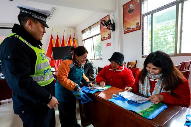交警 酒驾 交通安全 乡村 模拟体验
