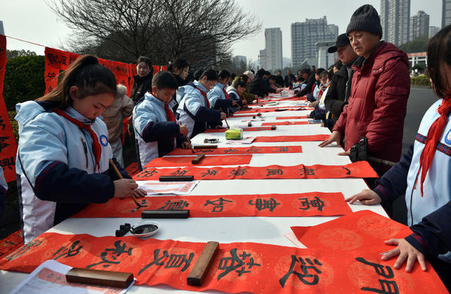 师生 书法 楹联 义务 市民 社区 赠送