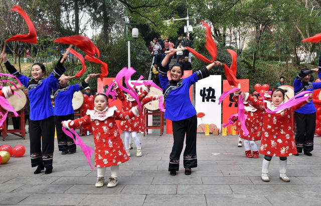 赶集 萌娃 迎新年 民俗