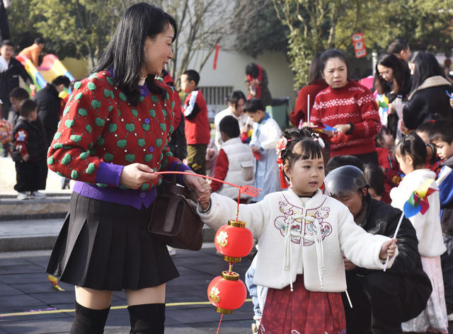 嘉禾：逛“庙会”  迎新年