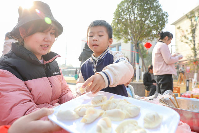迎新年 包饺子 福字