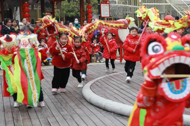 土家族 湘西  小朋友 苗族 非遗 玩龙 舞狮 民俗 新年 新春  赶集