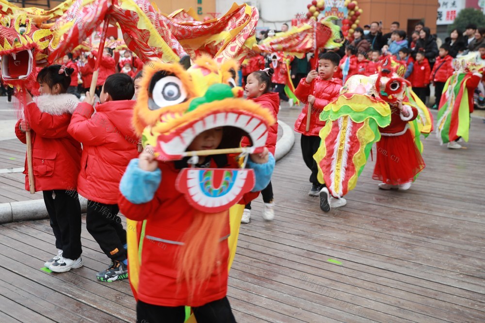 土家族 湘西  小朋友 苗族 非遗 玩龙 舞狮 民俗 新年 新春  赶集