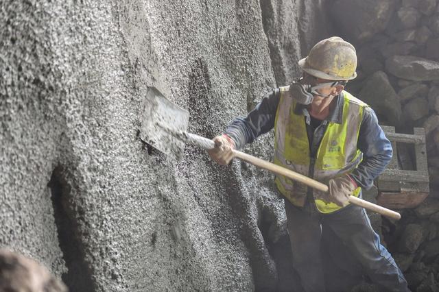 交通  隧道  元旦  岗位  坚守
