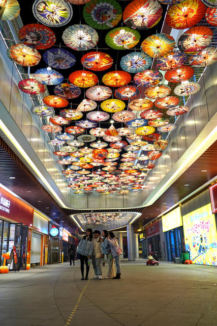 商业  购物  中心  城市  综合体  市民  游玩  广场
