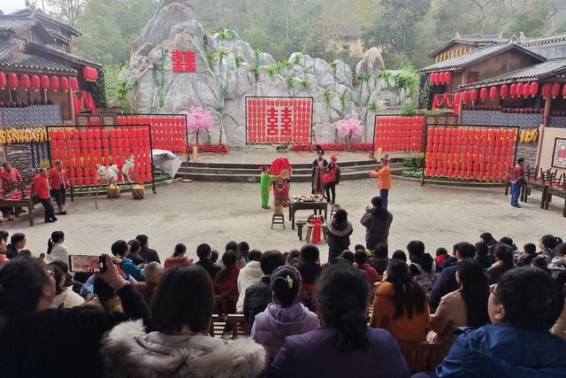 凤凰 苗寨 风俗 元旦 小长假 风情 婚俗 游客 度假 快乐