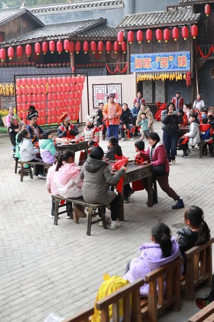 凤凰 苗寨 风俗 元旦 小长假 风情 婚俗 游客 度假 快乐