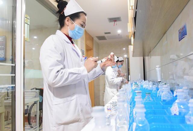 元旦假期   卫生保健  医护人员
天职   病人健康  