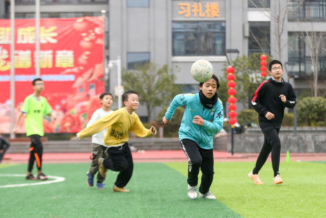 乐享假期 足球运动 青少年足球 足球乐趣 新年 绿茵场