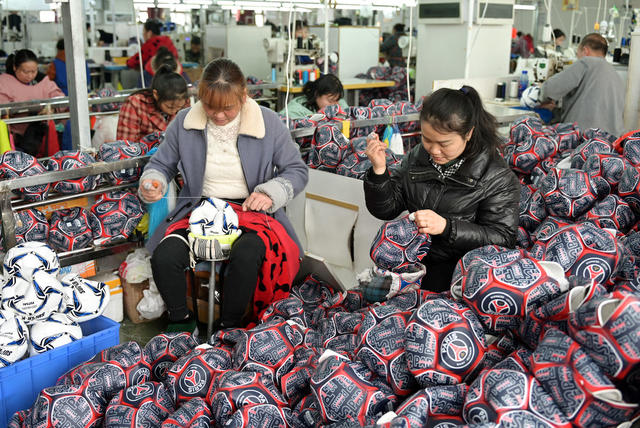 元旦 新年在岗 生产 工业 企业 球 开门红 经济 工业园区 工人 订单