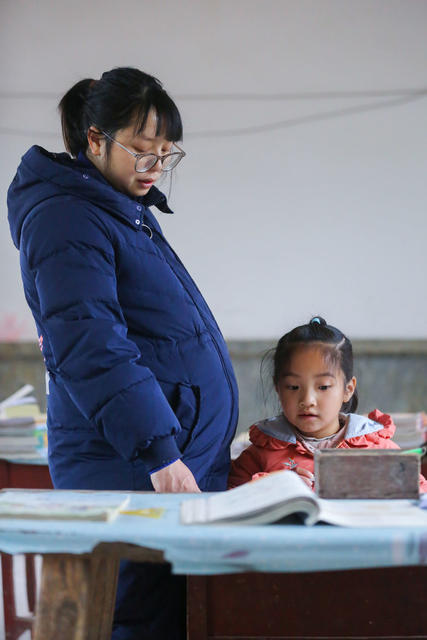教学点 坚守 教师 教育移民 村小学 教师初心 优化中小学幼儿园布局 优化学校布局 教育