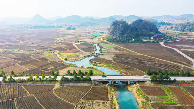 田园  翻耕  阡陌  画卷