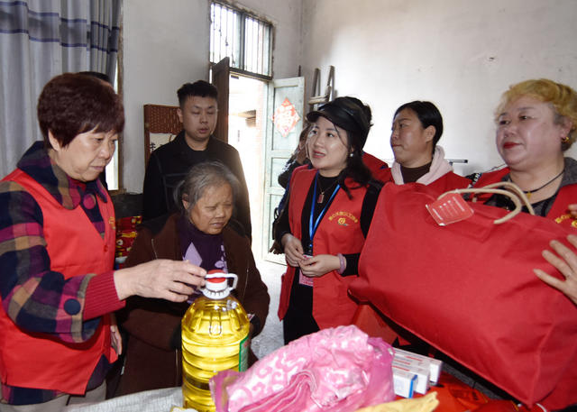湖南嘉禾：寒冬送温暖 关怀暖人心