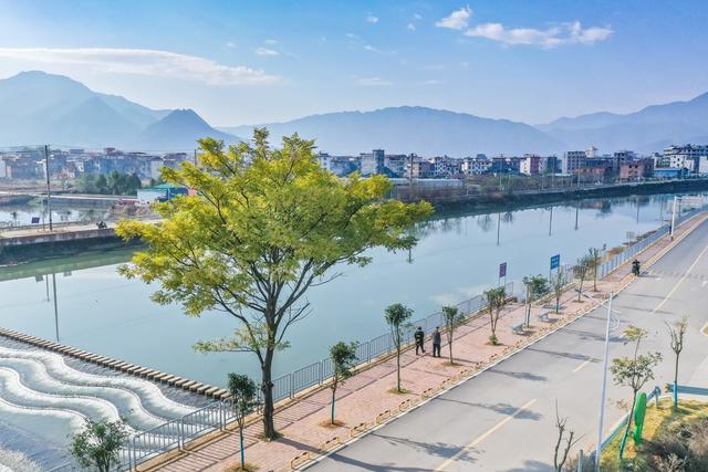 生态 绿色 碧水蓝天 城市 美景