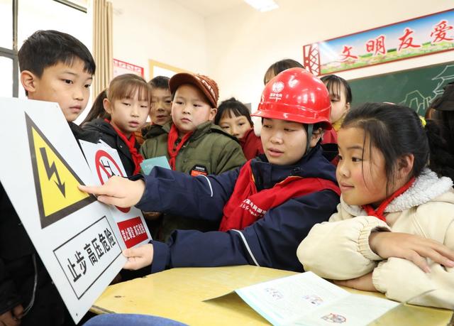  用电知识进校园   护航安全助成长