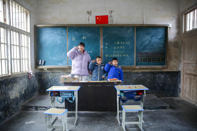 教学点 教育 坚守 90后青年
青年教师 乡村学校 留守儿童