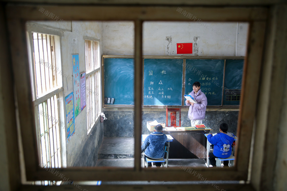 教学点 教育 坚守 90后青年
青年教师 乡村学校 留守儿童