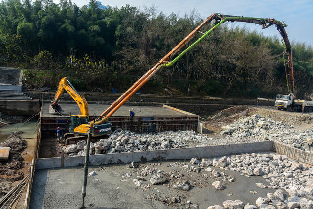 防洪  工程  建设忙