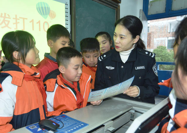 湖南嘉禾：“110”宣传进校园