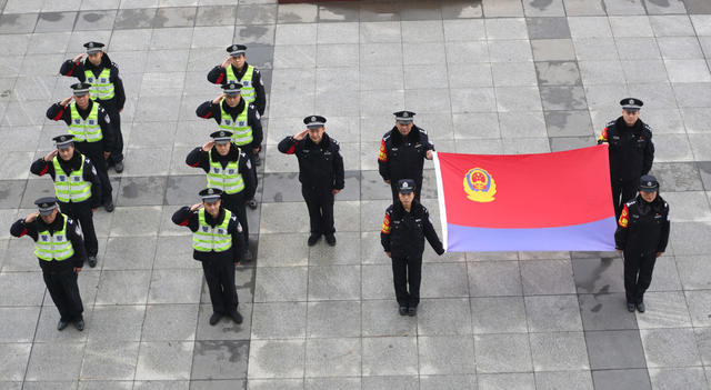 怀化铁警与职工共庆“警察节”