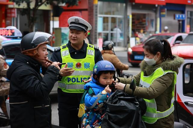 交通安全、上下学、学校、安全教育、交通疏导