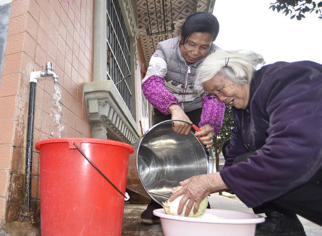 湖南嘉禾：山区村民用上自来水