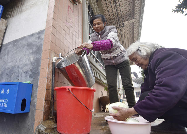 湖南嘉禾：山区村民用上自来水