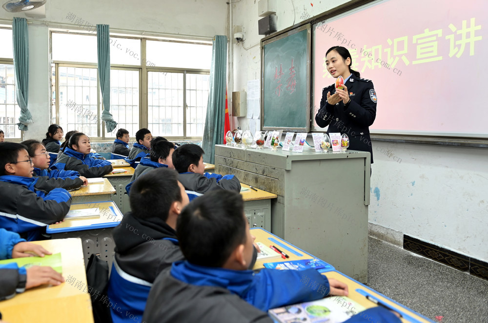 禁毒 宣传 学校 学生 民警 教育 禁毒知识 课堂