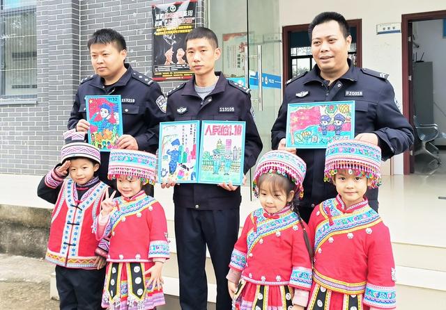  警察叔叔节日好！