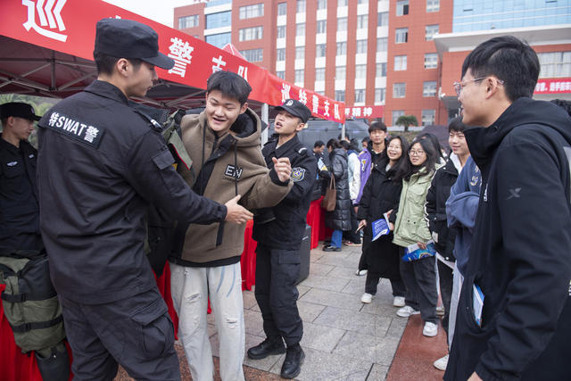 第四个中国人民警察节  娄底