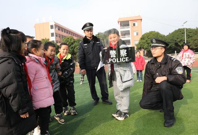 “110”宣传进校园
