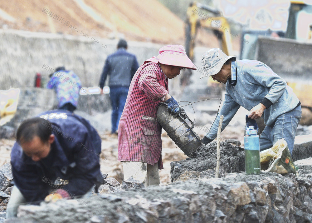 湖南嘉禾：民生工程建设忙