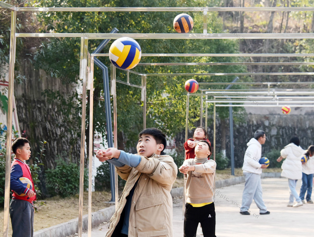教育   课间活动  体育锻炼  排球  垫球基本功