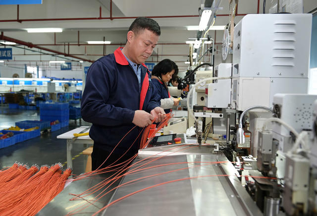 企业 生产 外贸出口 外贸产品 赶订单 产销两旺 经济 工业