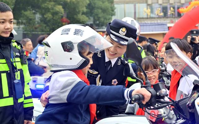 双牌： 警营开放 “警”彩更浓