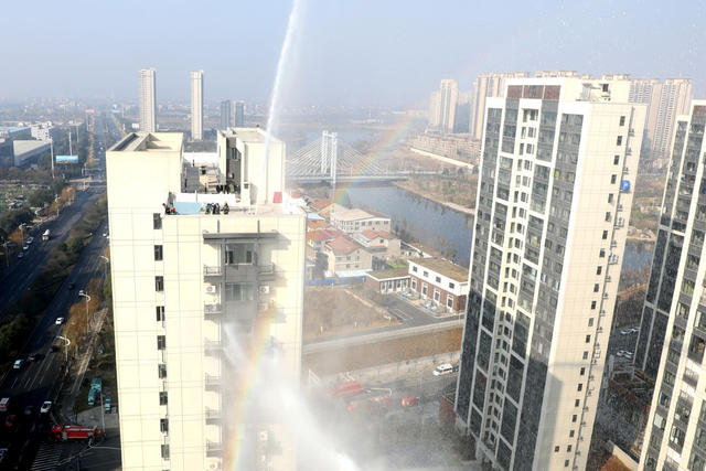 高层建筑灭火救援实战演习,举高喷射车,水注,消防,灭火,高层灭火,彩虹,消防平安彩虹