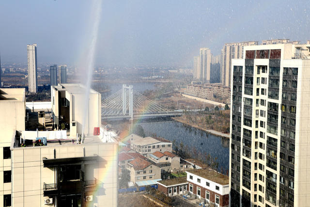 高层建筑灭火救援实战演习,举高喷射车,水注,消防,灭火,高层灭火,彩虹,消防平安彩虹
