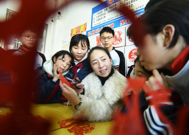 湖南嘉禾：剪纸文化进校园