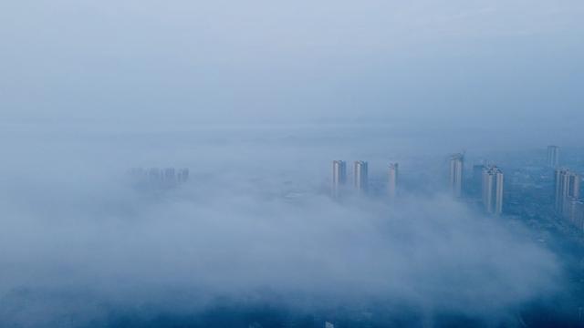 雾锁山城 
