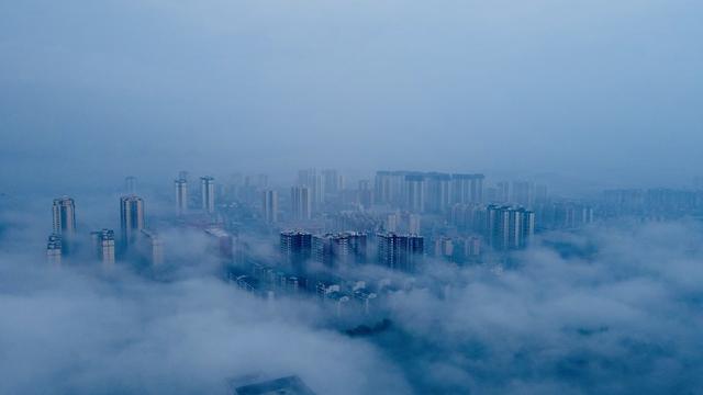 雾锁山城 