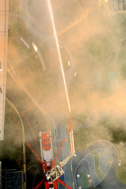 高层建筑灭火救援实战演习,举高喷射车,水注,消防,灭火,高层灭火