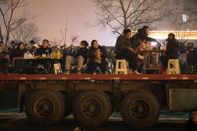 烟花  跨年  游客  夜晚  欢乐  心愿  新年