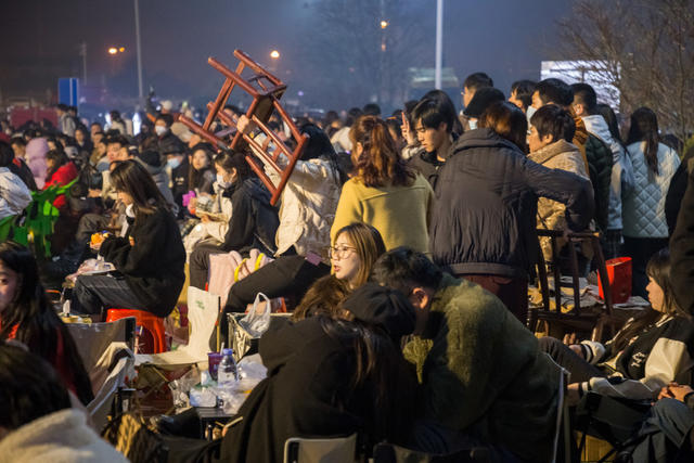 烟花  跨年  游客  夜晚  欢乐  心愿  新年